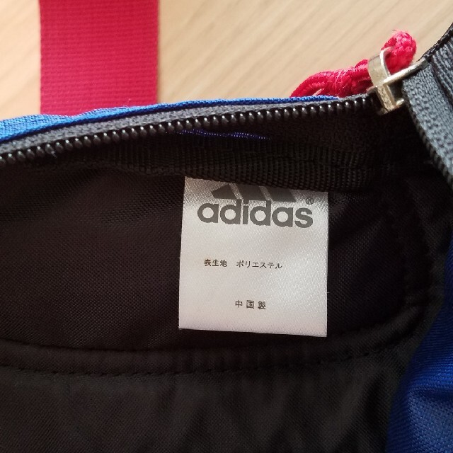 adidas(アディダス)のアディダス　ボディバッグ キッズ/ベビー/マタニティのこども用バッグ(その他)の商品写真