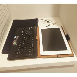 アイパッド(iPad)のiPad2 32GB Wi-Fiモデル ELECOMキーボードカバーつき(タブレット)