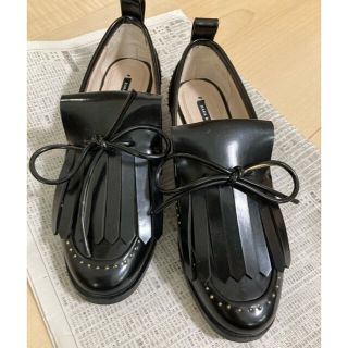 ザラ(ZARA)の値下げ！　ZARA ブラックフラットシューズ (ローファー/革靴)