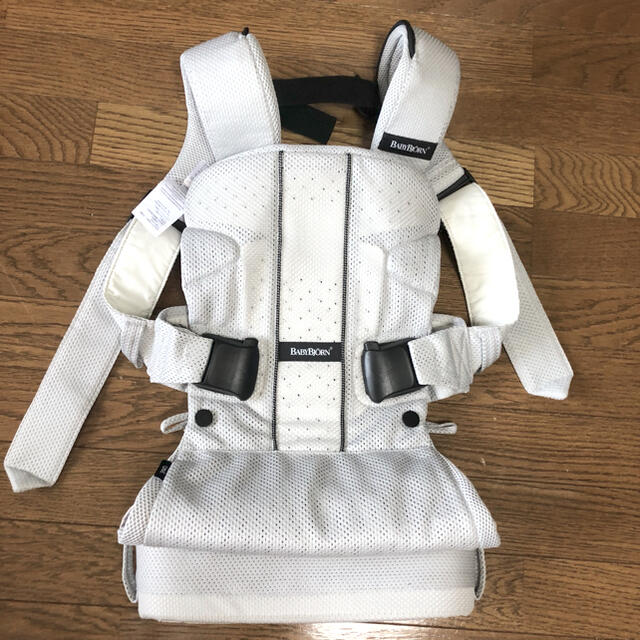 BABYBJORN(ベビービョルン)の試着のみです*新生児からOK!ベビービョルン 抱っこ紐 エアー キッズ/ベビー/マタニティの外出/移動用品(抱っこひも/おんぶひも)の商品写真