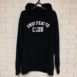 アンディフィーテッド(UNDEFEATED)のタイムセール ASSC × UNDEFEATED CLUB パーカー(パーカー)