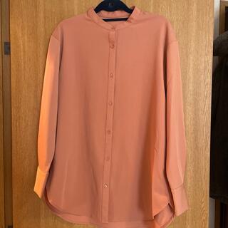ジーユー(GU)のジーユースタンドカラーシャツ　M オレンジベージュ(シャツ/ブラウス(長袖/七分))
