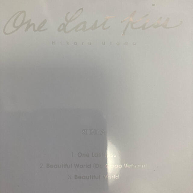 SONY(ソニー)のOne Last Kiss 完全生産限定盤 アナログ 宇多田ヒカル ステッカー付 エンタメ/ホビーのエンタメ その他(その他)の商品写真