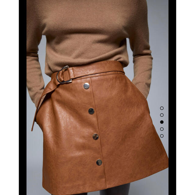 ZARA(ザラ)のZARA ネオレザースコート レディースのスカート(ミニスカート)の商品写真