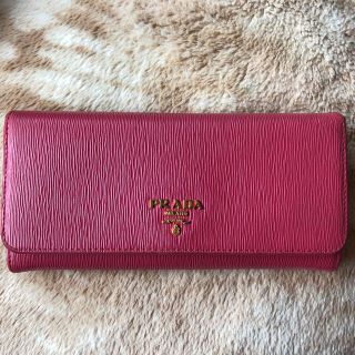 プラダ(PRADA)のプラダ 財布サイフ PRADA 型押し革 二つ折り長財布 濃ピンク(財布)