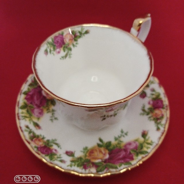 ROYAL ALBERT(ロイヤルアルバート)のカップ&ソーサー インテリア/住まい/日用品のキッチン/食器(グラス/カップ)の商品写真