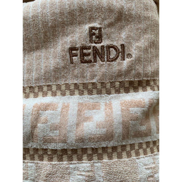 FENDI(フェンディ)のUSED FENDI タオルシーツ2枚　フェンディ　タオル　シーツ　 インテリア/住まい/日用品の寝具(シーツ/カバー)の商品写真