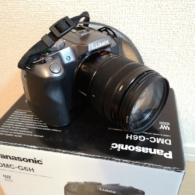 Panasonic(パナソニック)のPanasonic DMC-G6H シルバー レンズ付き スマホ/家電/カメラのカメラ(ミラーレス一眼)の商品写真