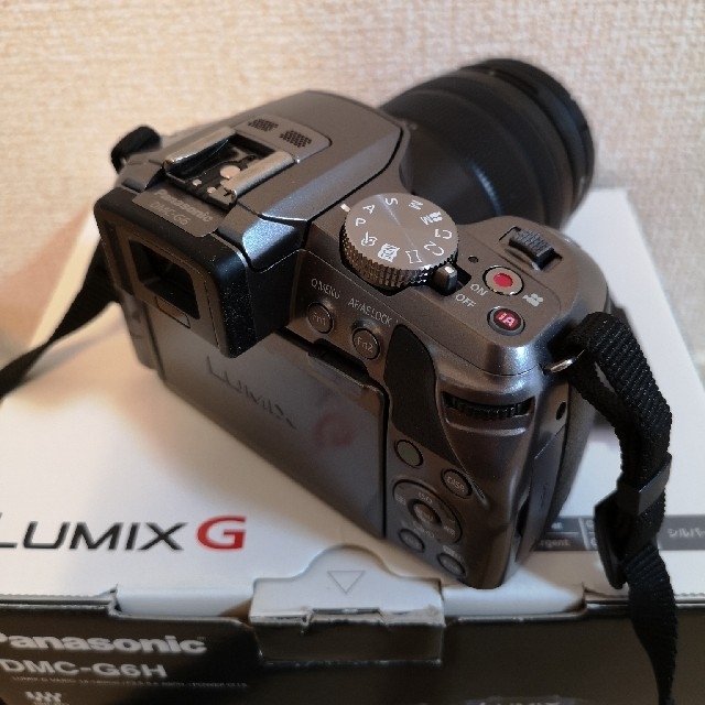 ミラーレス一眼Panasonic DMC-G6H シルバー レンズ付き