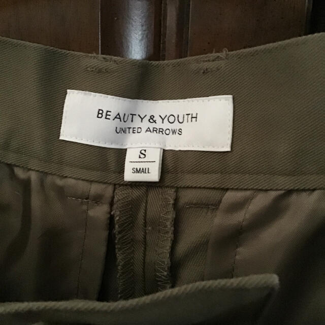 BEAUTY&YOUTH UNITED ARROWS(ビューティアンドユースユナイテッドアローズ)のS ビューティー&ユース★タックワイドテーパード8分丈パンツ レディースのパンツ(カジュアルパンツ)の商品写真