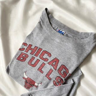 美品　NBA シカゴブルズ　ロゴ入りロンT ビッグサイズ　グレー　ゲームシャツ(Tシャツ/カットソー(七分/長袖))