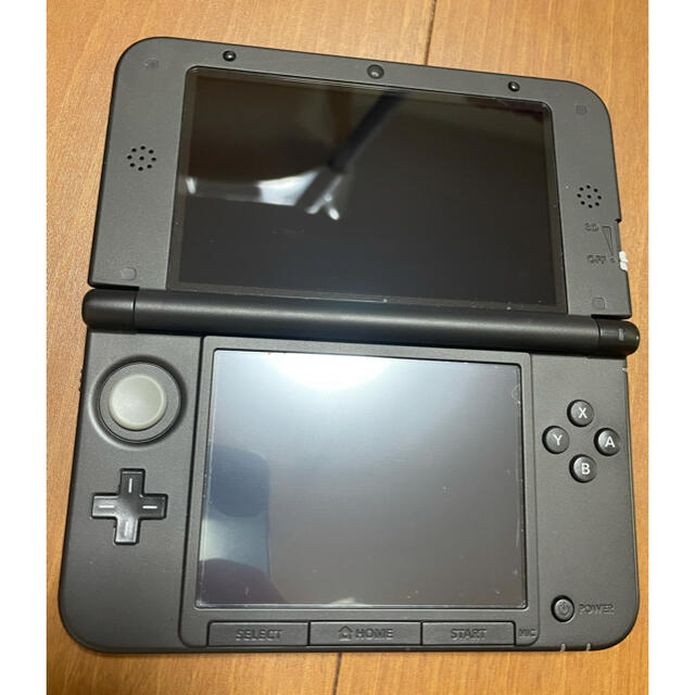 任天堂(ニンテンドウ)のNintendo3dsLL レッド×ブラック エンタメ/ホビーのゲームソフト/ゲーム機本体(家庭用ゲーム機本体)の商品写真