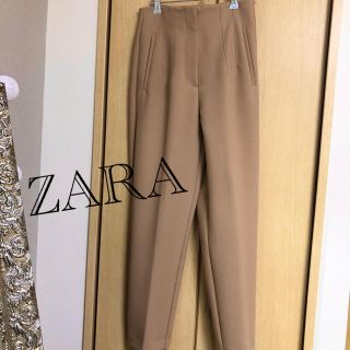 ザラ(ZARA)の【美品】ZARA ハイウエストパンツ　ゴールデンブラウン(カジュアルパンツ)