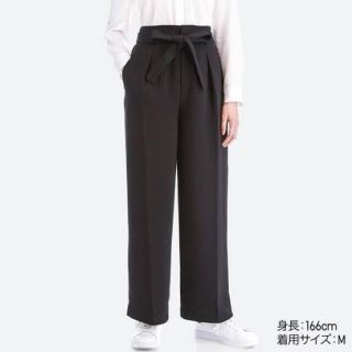 ユニクロ(UNIQLO)のユニクロ　ハイウェスト　リボン　ワイドパンツ　黒(カジュアルパンツ)