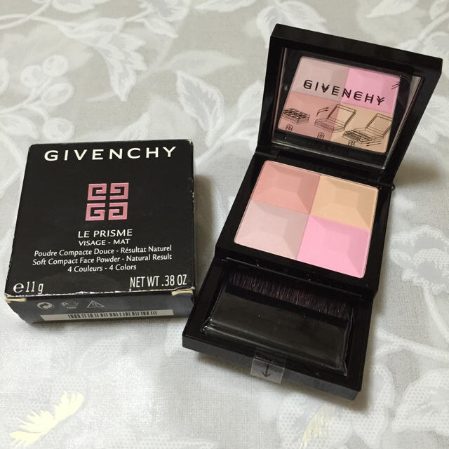 GIVENCHY(ジバンシィ)のまりあ様専用❤️ジバンシー♡フェイスパウダー コスメ/美容のベースメイク/化粧品(フェイスパウダー)の商品写真