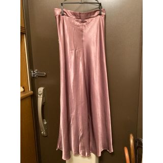 ザラ(ZARA)のzara サテンスカート　ピンク(ロングスカート)