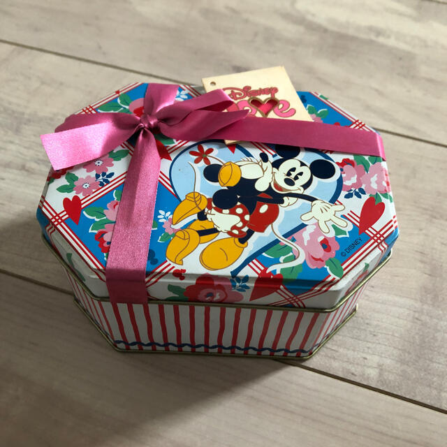 Disney(ディズニー)の【Disney】バレンタインお菓子空き缶 ミッキーマウス ミニーマウス 缶のみ エンタメ/ホビーのおもちゃ/ぬいぐるみ(キャラクターグッズ)の商品写真