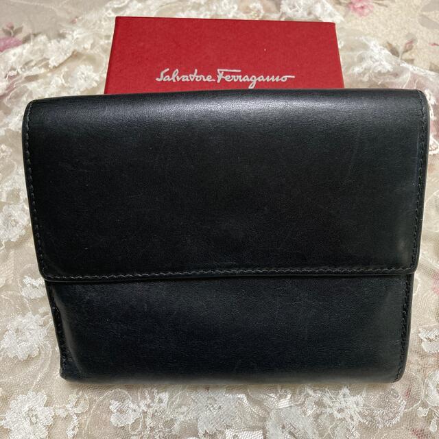 Salvatore Ferragamo(サルヴァトーレフェラガモ)の専用　フェラガモ　ブラック　折財布 レディースのファッション小物(財布)の商品写真