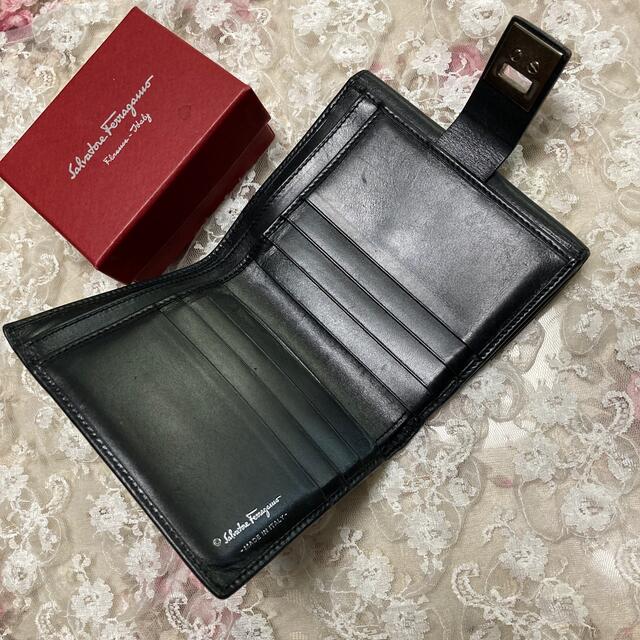 Salvatore Ferragamo(サルヴァトーレフェラガモ)の専用　フェラガモ　ブラック　折財布 レディースのファッション小物(財布)の商品写真