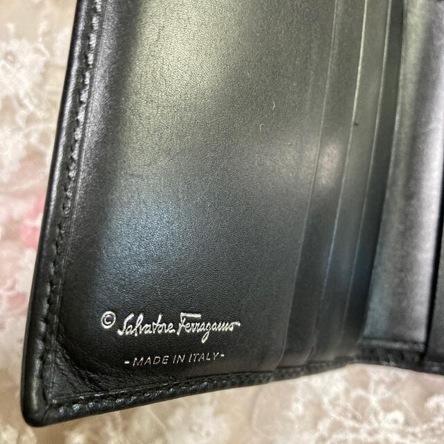 Salvatore Ferragamo(サルヴァトーレフェラガモ)の専用　フェラガモ　ブラック　折財布 レディースのファッション小物(財布)の商品写真