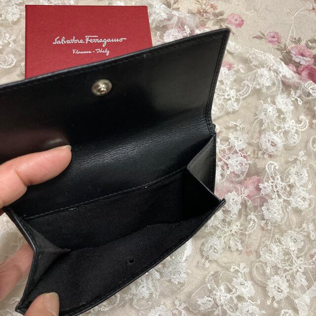 Salvatore Ferragamo(サルヴァトーレフェラガモ)の専用　フェラガモ　ブラック　折財布 レディースのファッション小物(財布)の商品写真