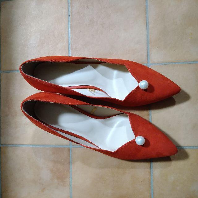 ゆりたそ様専用　スカラップ　パール　パンプス　赤　GU朱色　デニム レディースの靴/シューズ(ハイヒール/パンプス)の商品写真