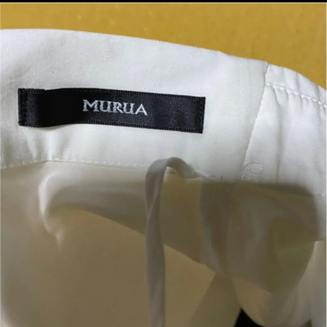 MURUA(ムルーア)のMURUA 白シャツ 白ブラウス　カットソー レディースのトップス(シャツ/ブラウス(長袖/七分))の商品写真