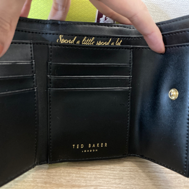 TED BAKER(テッドベイカー)のTED BAKER 折り畳み財布　サイフ レディースのファッション小物(財布)の商品写真