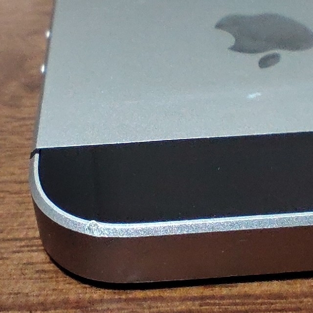 iPhone SE 16GB スペースグレー　SIMフリー 3
