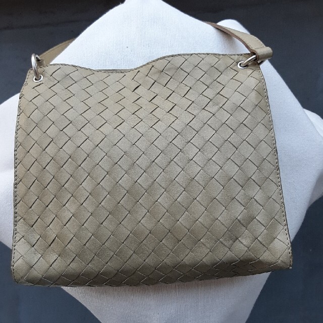 Bottega Veneta(ボッテガヴェネタ)のボッテガベネタ　淡いくすんだ黄緑系＝きな粉色　美品　　ミニショルダーバック レディースのバッグ(ショルダーバッグ)の商品写真