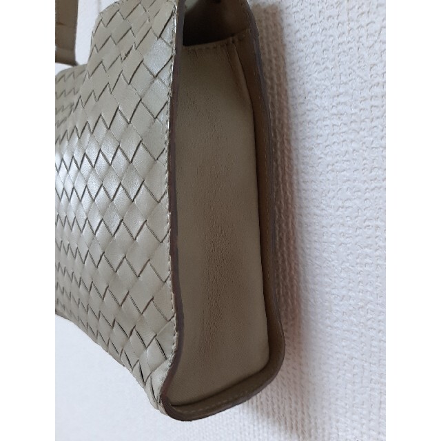 Bottega Veneta(ボッテガヴェネタ)のボッテガベネタ　淡いくすんだ黄緑系＝きな粉色　美品　　ミニショルダーバック レディースのバッグ(ショルダーバッグ)の商品写真