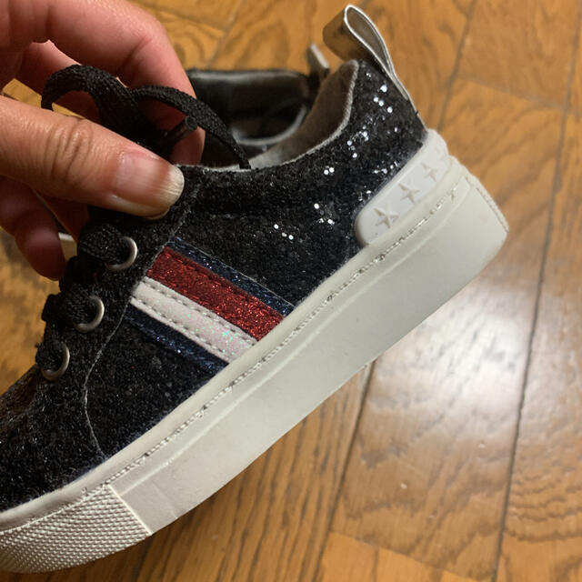 TOMMY HILFIGER(トミーヒルフィガー)のトミーヒルフィガー　キッズ　スニーカー　14cm US7 ラメ キッズ/ベビー/マタニティのベビー靴/シューズ(~14cm)(スニーカー)の商品写真