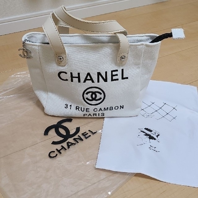 定価128000円位です新品未使用☆CHANEL☆シャネル☆airpods pro ケース☆