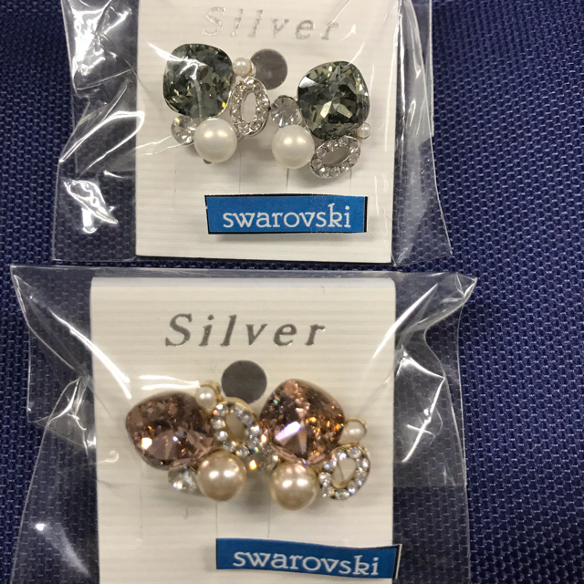 スワロフスキー　ピアス　２つよりどり✨✨ レディースのアクセサリー(ピアス)の商品写真