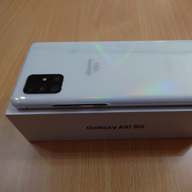 Galaxy a51 5G SIMロック解除ホワイトdocomo 4