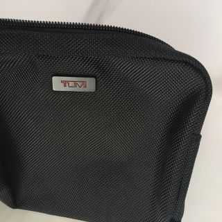 トゥミ(TUMI)のTUMIポーチ　ブラック　デルタ配布品(ノベルティグッズ)