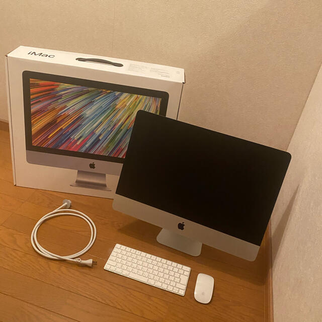 Apple iMac (Retina 4K ディスプレイ　21.5 インチ)