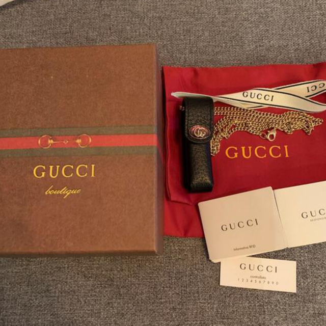 今月人気提案 gucci ｸﾞｯﾁ ﾘｯﾌﾟｽﾃｨｯｸﾈｯｸﾚｽ ｹｰｽ 新品未使用 ネックレス