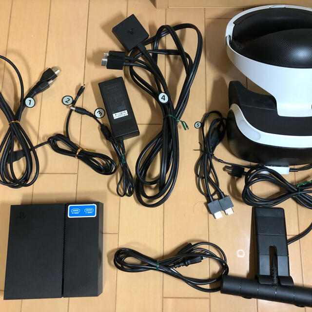 PlayStation VR(プレイステーションヴィーアール)の【中古】PS4ハード PS VR Camera同梱 move2本付きイヤホン欠品 エンタメ/ホビーのゲームソフト/ゲーム機本体(家庭用ゲーム機本体)の商品写真