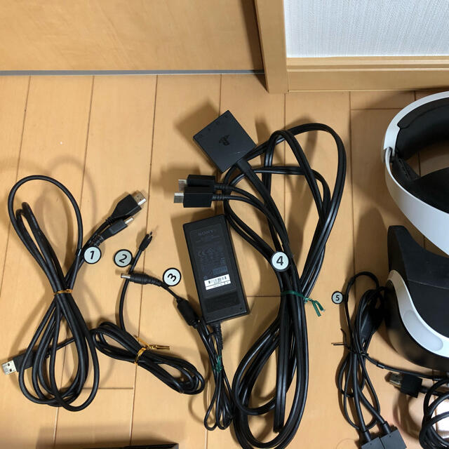 PlayStation VR(プレイステーションヴィーアール)の【中古】PS4ハード PS VR Camera同梱 move2本付きイヤホン欠品 エンタメ/ホビーのゲームソフト/ゲーム機本体(家庭用ゲーム機本体)の商品写真