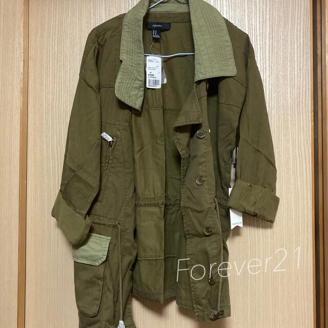 FOREVER 21(フォーエバートゥエンティーワン)のforever21ミリタリージャケット レディースのジャケット/アウター(テーラードジャケット)の商品写真