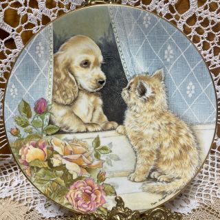 ロイヤルウースター(Royal Worcester)のロイヤルウースター Come Out To Play 猫 犬 飾り皿 ねこ ネコ(置物)