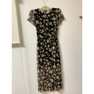 ベルシュカ(Bershka)の【新品】Bershka  花柄 ワンピース(ひざ丈ワンピース)