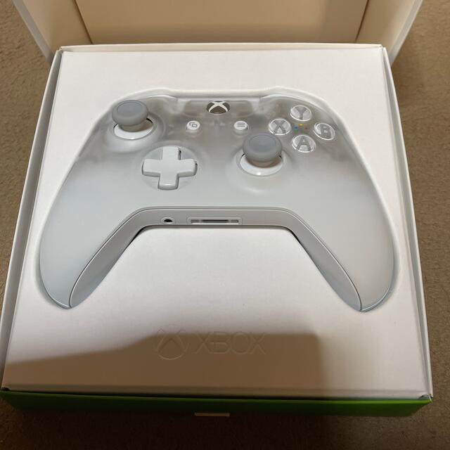Xbox(エックスボックス)のXbox ワイヤレス コントローラー (ファントム ホワイト) エンタメ/ホビーのゲームソフト/ゲーム機本体(その他)の商品写真