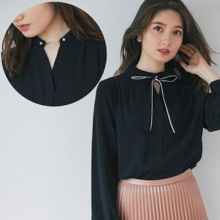 トッコ(tocco)のtocco closet パールピン付き配色ラインボウタイりぼん２ＷＡＹブラウス(シャツ/ブラウス(長袖/七分))