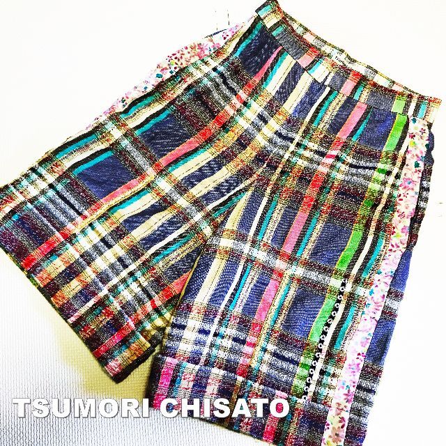 TSUMORI CHISATO(ツモリチサト)の【TSUMORI CHISATO】レースシルク切替 ラメ帯パターン ハーフパンツ レディースのパンツ(ハーフパンツ)の商品写真