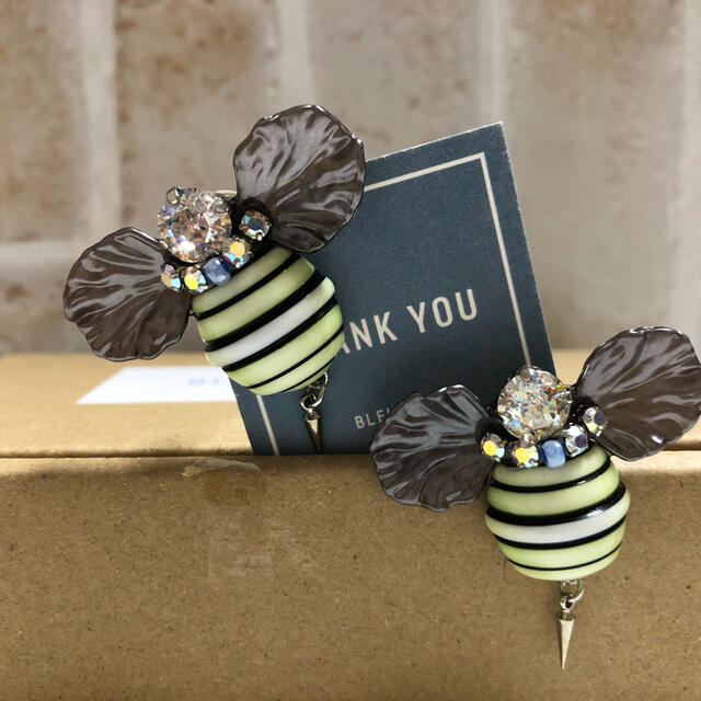 bleufume ブルーフュメ ピアス ハチさん グリーンの通販 by bleufume ブルーフュメ ピアス ハチさん グリーンの通販 by