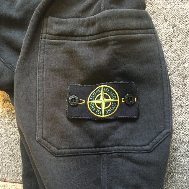 STONE ISLAND(ストーンアイランド)の限定セール　訳あり　STONEISLAND スウェットパンツ メンズのパンツ(ワークパンツ/カーゴパンツ)の商品写真