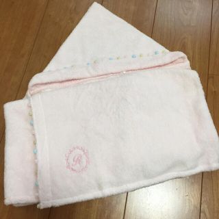 ベベ(BeBe)の【専用】bebe reduction 無撚糸フード付バスタオル(おくるみ/ブランケット)