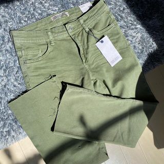 ザラ(ZARA)の新品　ZARA BASIC ストレートクロップドパンツ(クロップドパンツ)